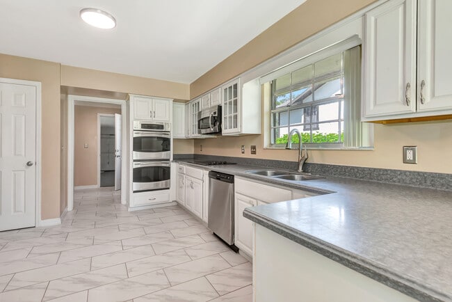 Building Photo - 119 Rio Pinar Dr
