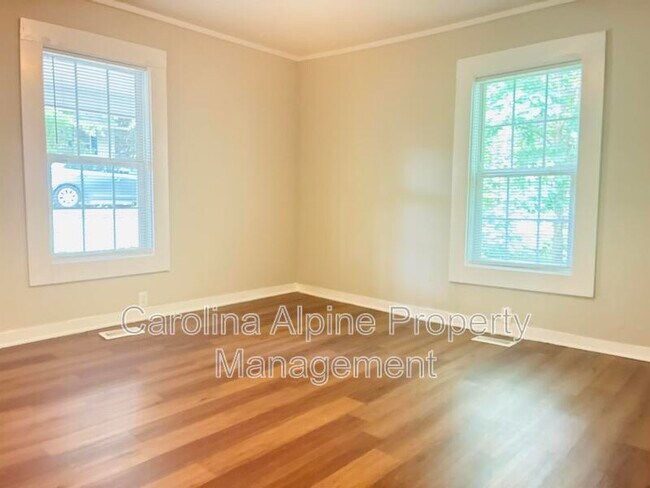 Building Photo - 403 S Yates St