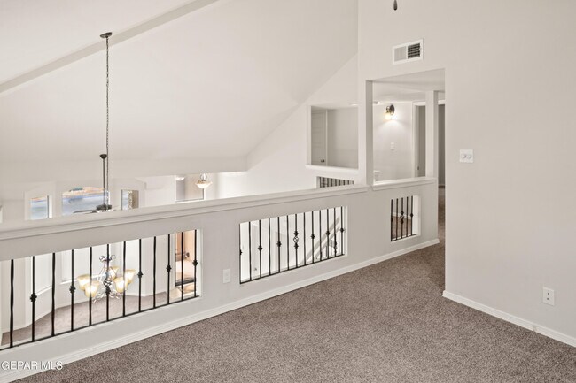Building Photo - 14432 Russell Borea