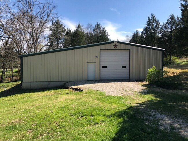 Building Photo - 3 Bedroom 2.5 Bath Home in the country!