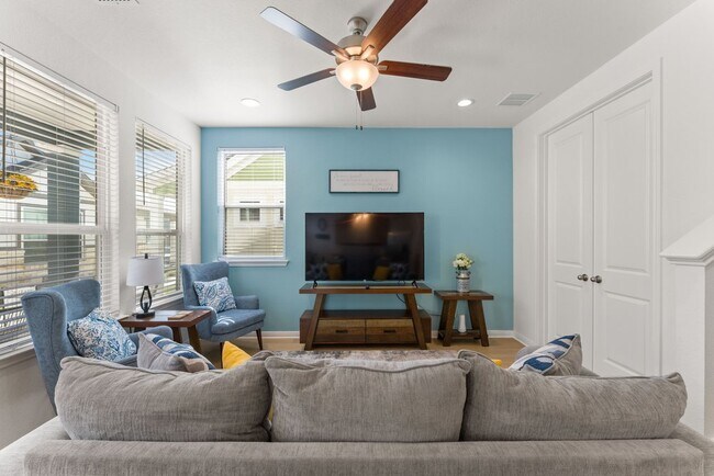 Building Photo - 2119 Hofstaat