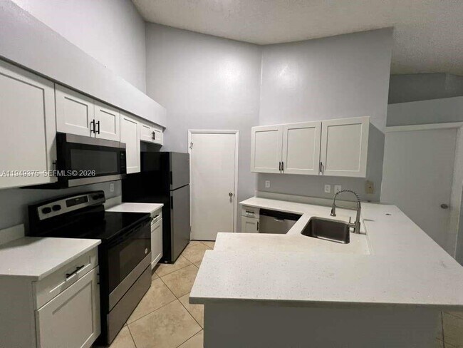 Building Photo - 9999 Summerbreeze Dr