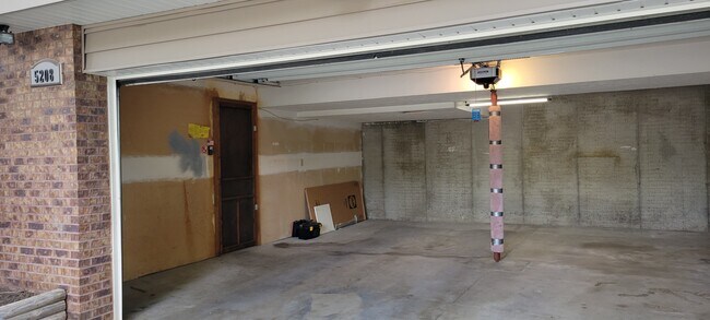 Building Photo - 5208 Ascot Cir