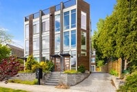 Building Photo - 3 Bedroom Stylish Modern Townhome in the Heart of Ballard