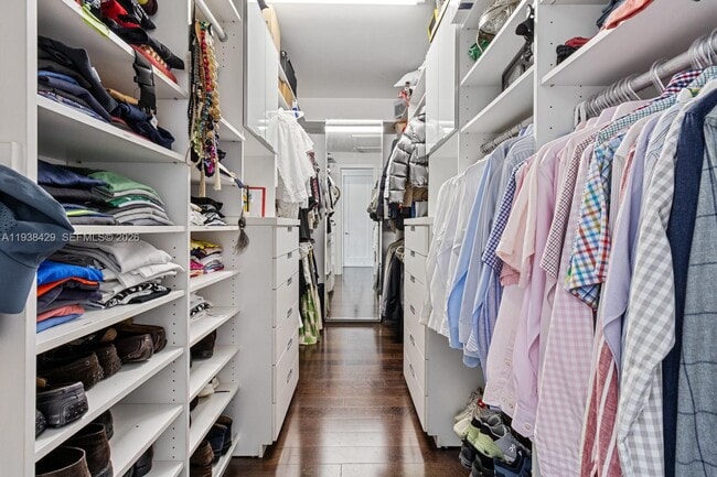 Building Photo - 2930 Catalina St