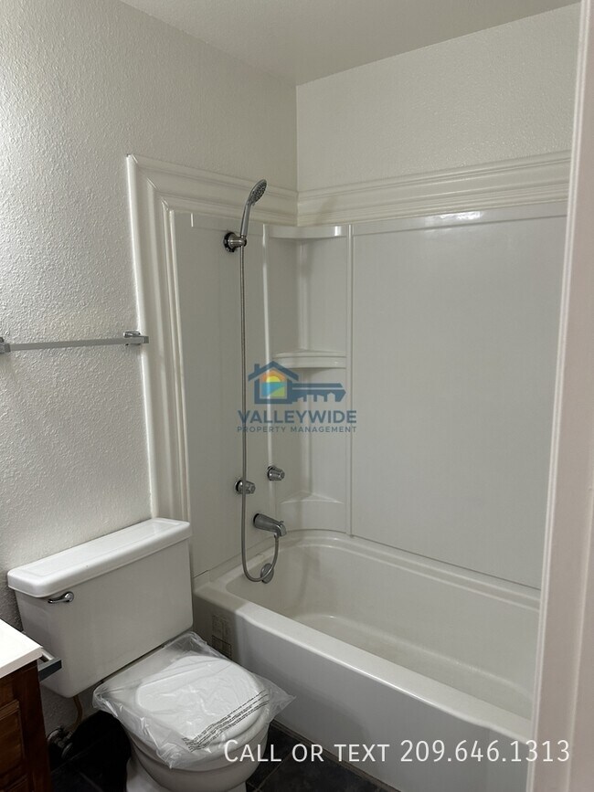 Building Photo - 541 San Vincente Ct