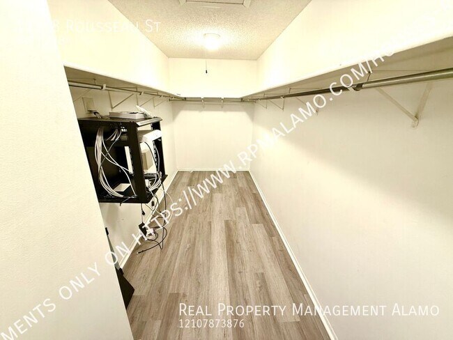 Building Photo - 11578 Rousseau St