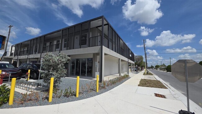 Building Photo - 4124 E 8th Ct
