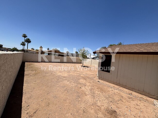 Building Photo - 2126 N Villas Ln