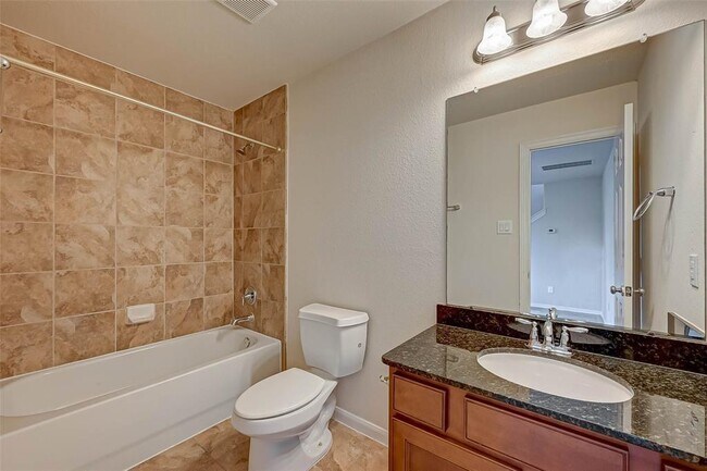 Building Photo - 3216 Clearview Cir