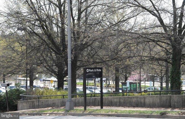 Building Photo - 2010 N Westmoreland St