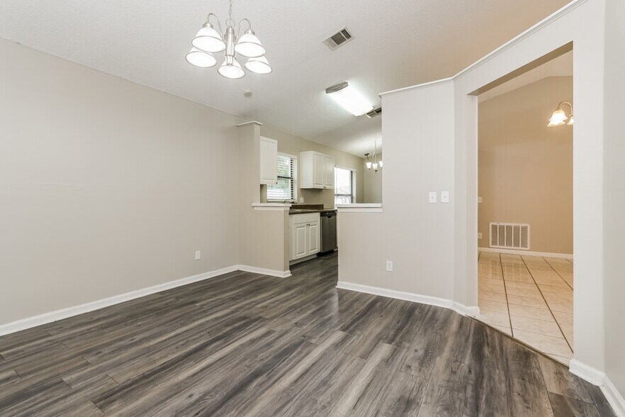 Building Photo - 1418 Mona Dr