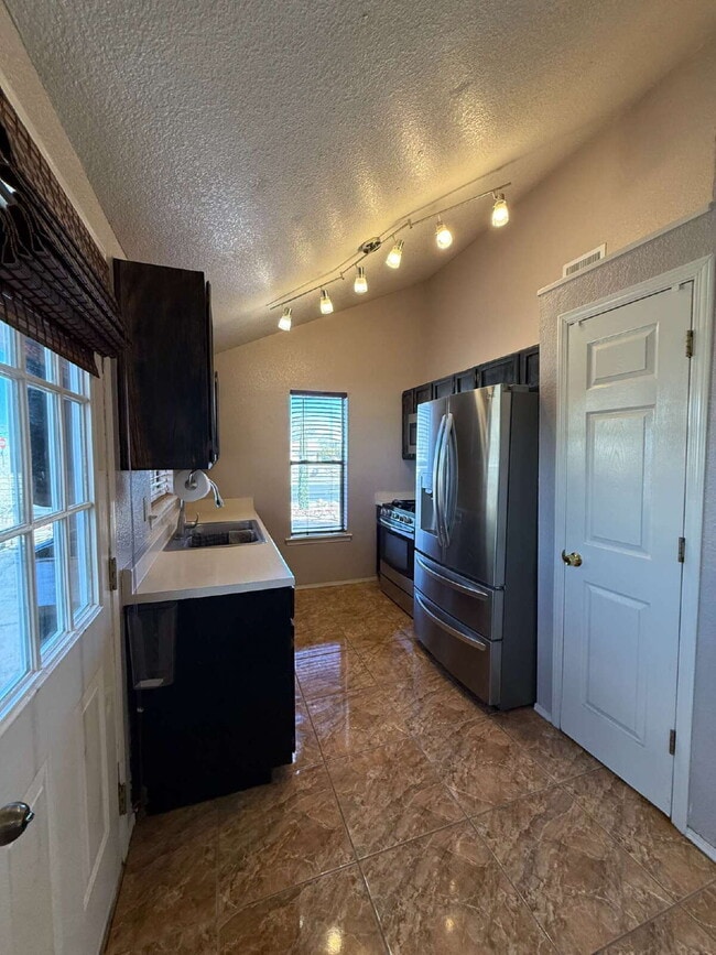 Building Photo - 15327 Woodhill Ct