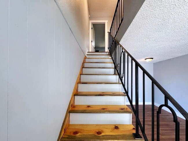 Building Photo - 519 Cinderella Loop