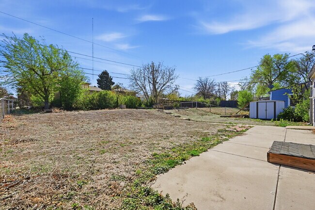 Building Photo - $2,245.95 -  2 bed, 1 bath located in Denver with a big backyard and In Unit Laundry!