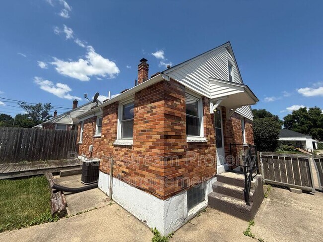 Building Photo - 4040 Elliot Ave