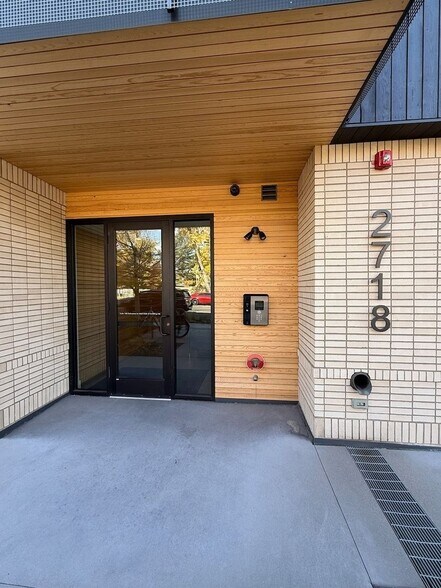 Building Photo - 2718 Pine St