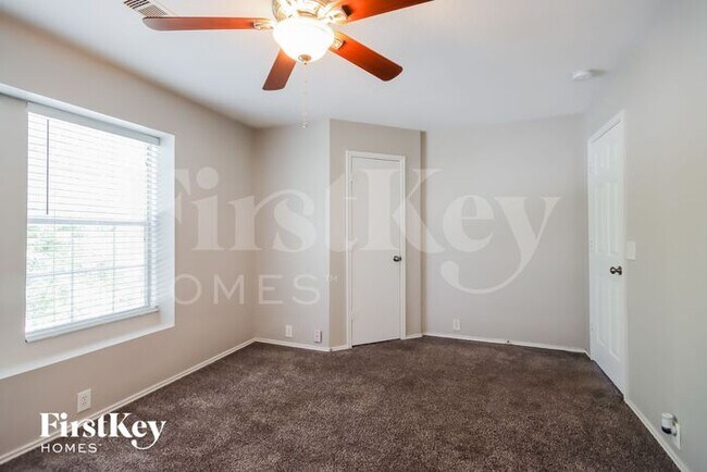 Building Photo - 923 Grand Plains Dr