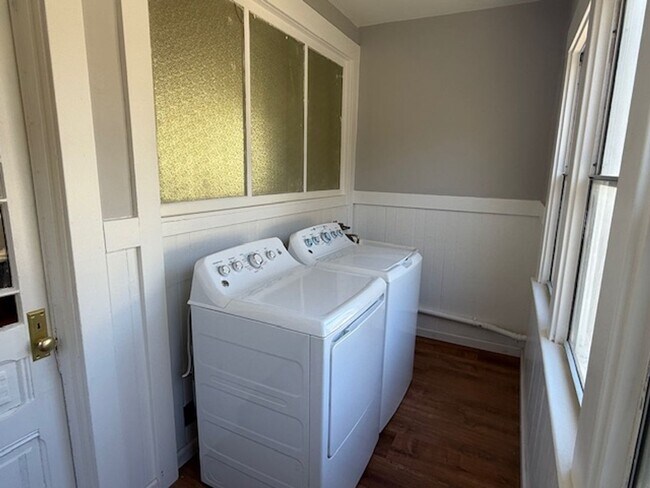 Building Photo - 513 2nd Ave