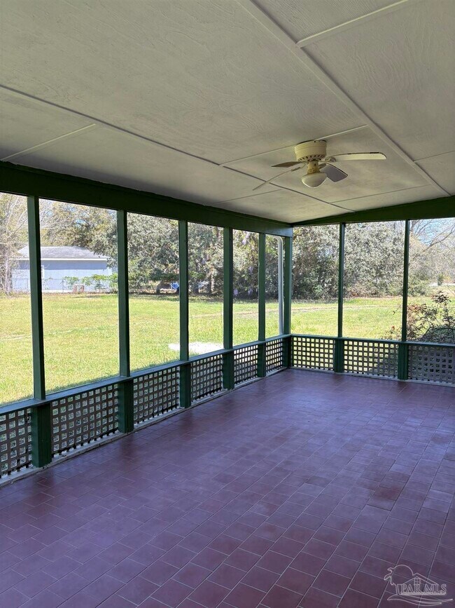 Building Photo - 1824 Iris Ln