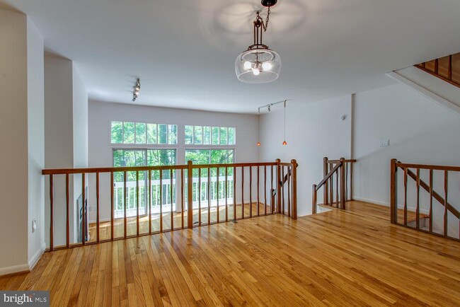 Building Photo - 11121 Watermans Dr