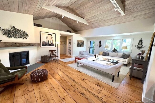 Building Photo - 11 Rolling Hills Dr