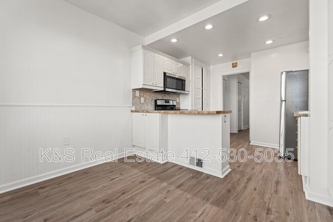 Building Photo - 1043 Mt Oliver St