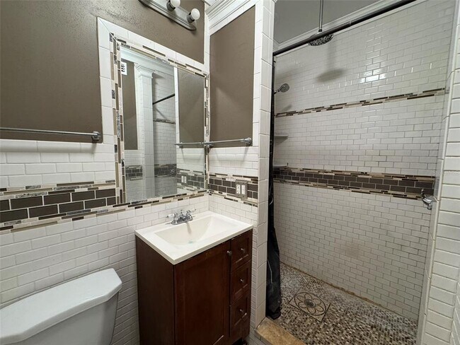 Building Photo - 1061 Rushmore Dr
