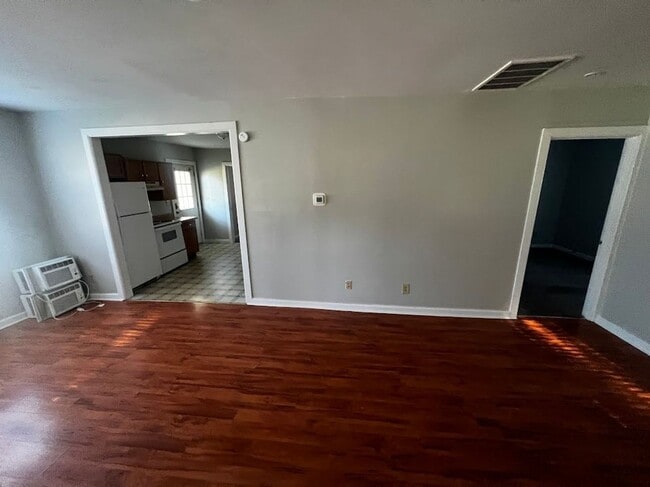 Building Photo - Dishwasher Included