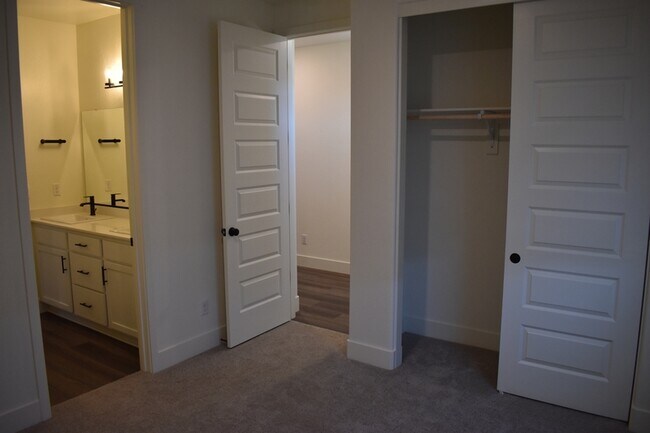 Building Photo - 399 Gallaway Ct