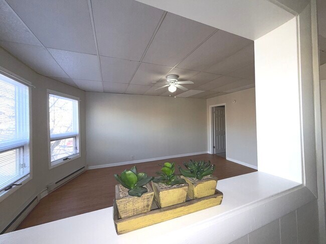 Building Photo - 263 Center St