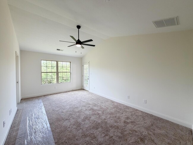 Building Photo - 1240 Orchard Dr