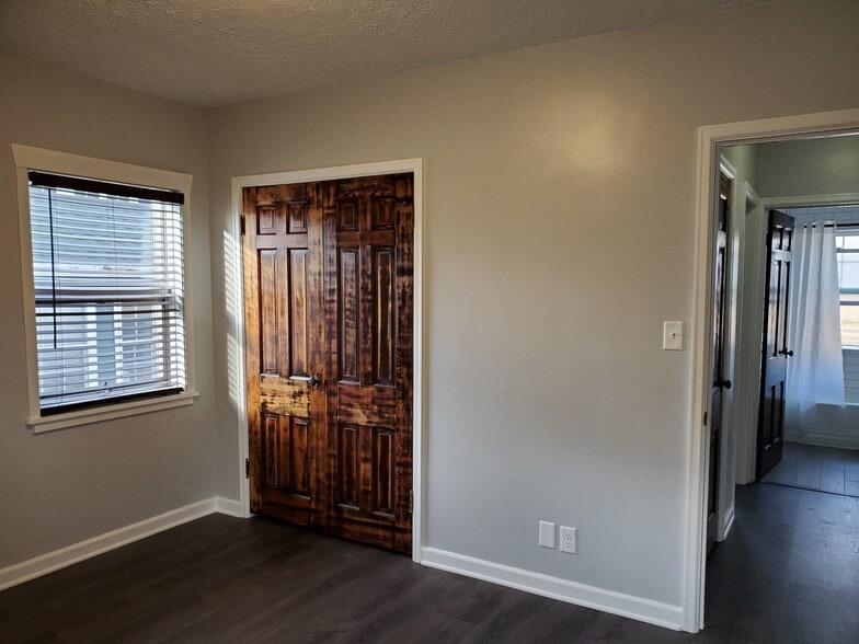 Building Photo - 138 Elmwood Dr