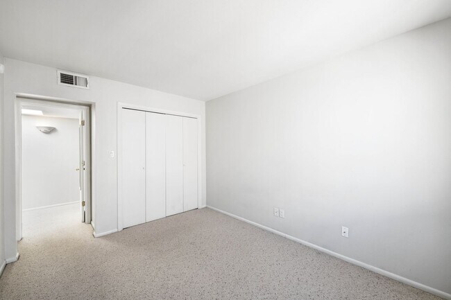 Building Photo - 1 MO. FREE RENT! Two-Bedroom El Matador Condo