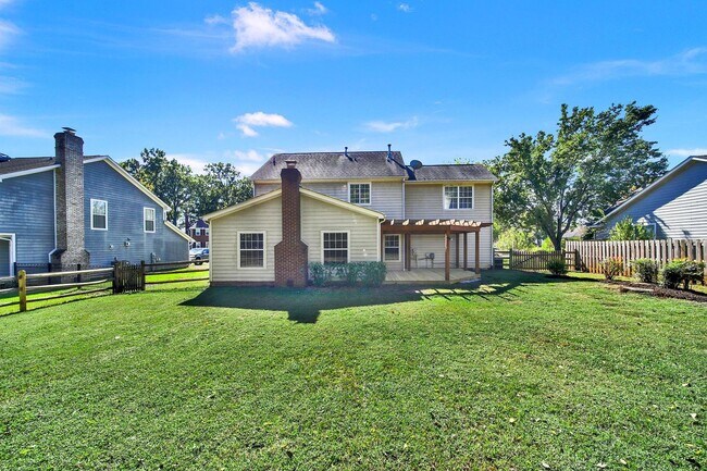Building Photo - Lovely 4 Bed 2.5 Bath Home in Charlotte!