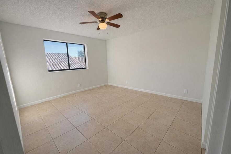 Building Photo - 2926 S University Dr