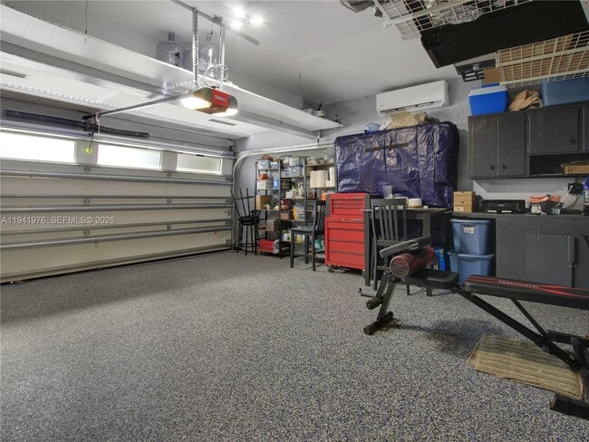 Building Photo - 1561 NE 47th St