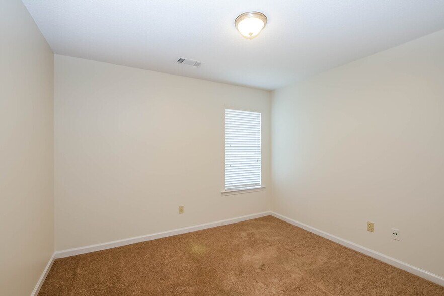 Building Photo - 5787 Reed Bend Cove