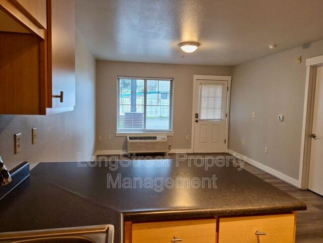 Building Photo - 9837 NE Irving St