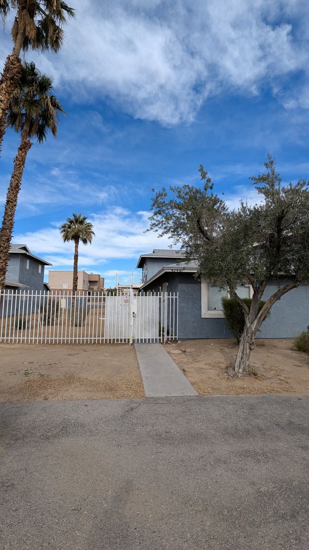 Building Photo - 4p4940 *