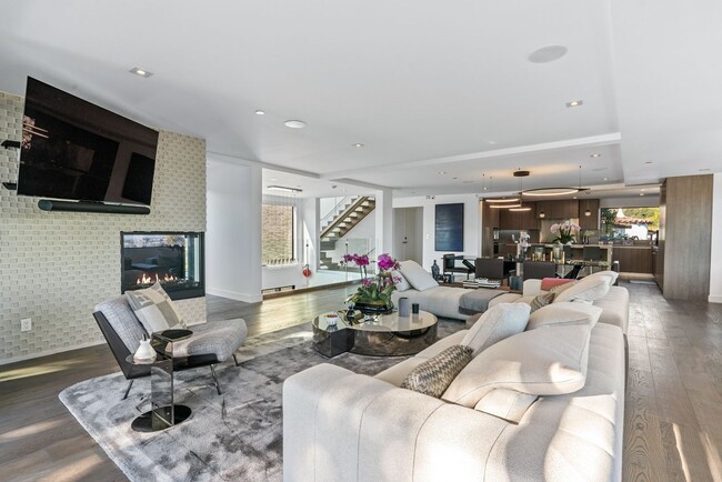 Building Photo - Prestigious Hollywood Hills Home for Rent