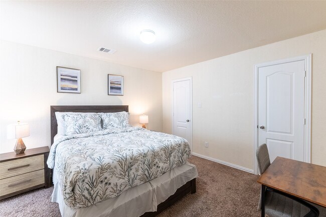 Building Photo - 11413 Hackmatack Way