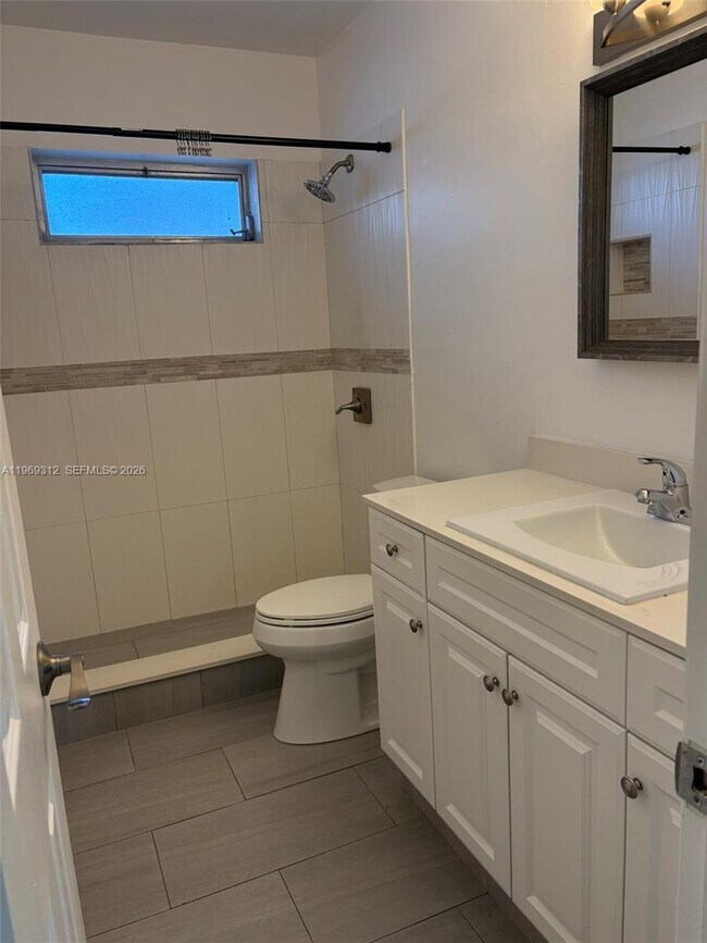 Building Photo - 1005 S 17th Ave