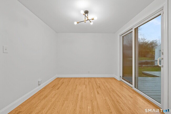 Building Photo - 12 Sherwood Rd