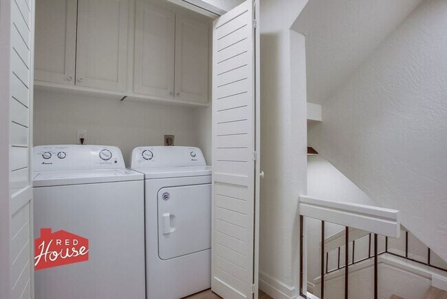 Building Photo - 4009 Canario St