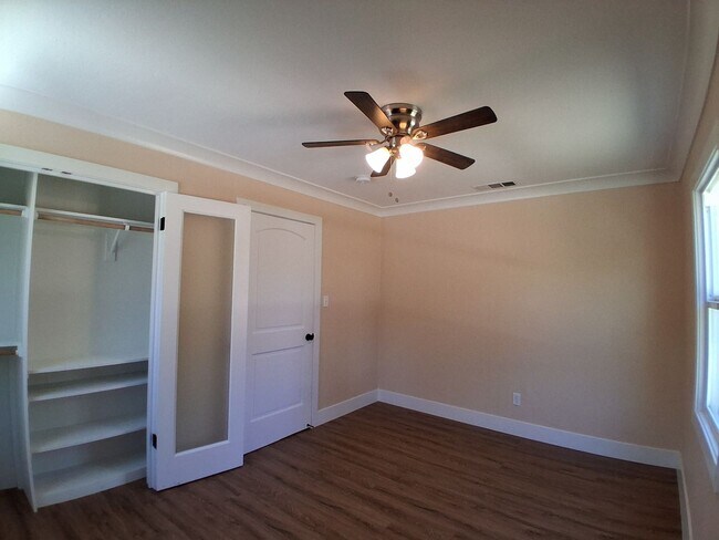 Building Photo - 340 N Santa Rosa Ave