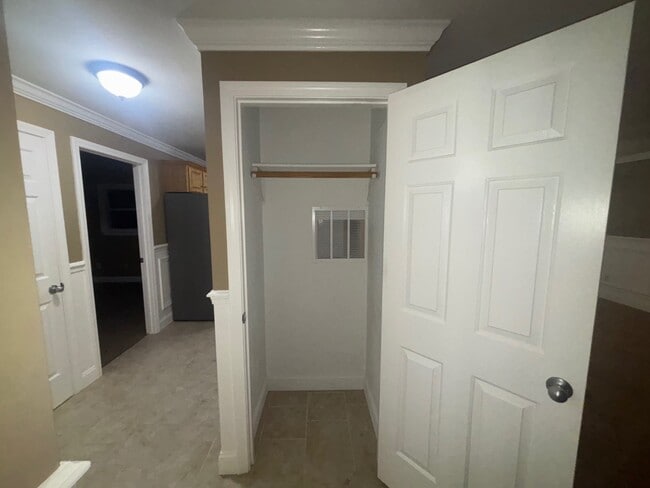 Building Photo - 4 Deer St