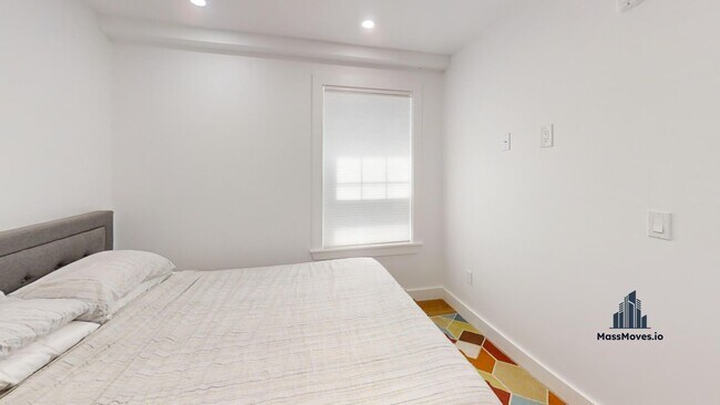 Building Photo - 36 Shepard St