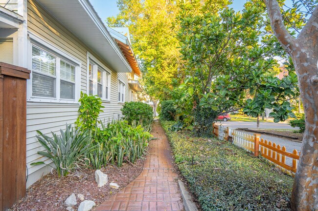 Building Photo - 1234 Beach Dr NE