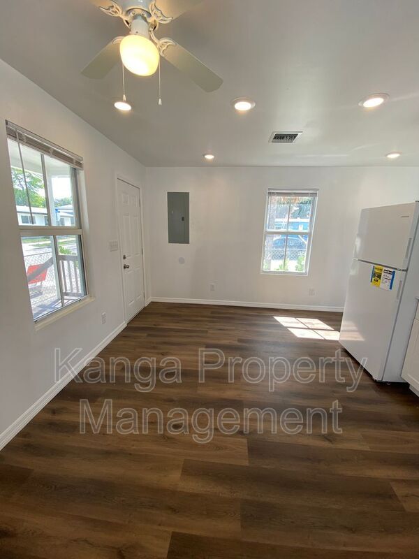 Building Photo - 641 6th St